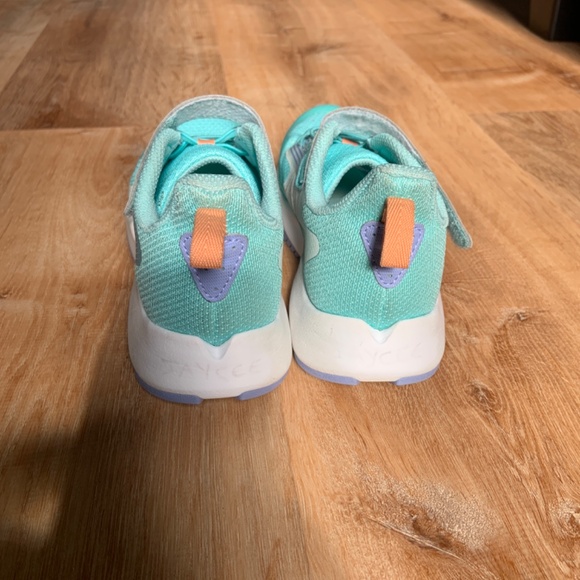 Girls New Balance rave run shoes size 3 - Picture 3 of 6